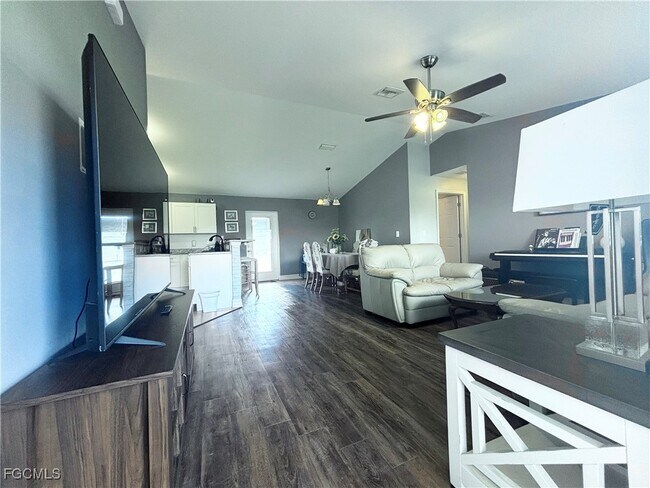 2948 SW 6th Ave in Cape Coral, FL - Building Photo - Building Photo