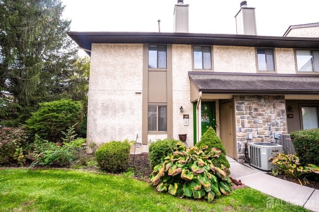 29 Hampshire Dr