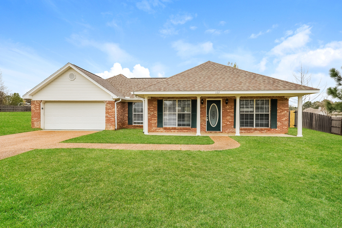 102 Red Oak Cove in Florence, MS - Building Photo