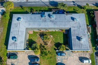 2927 SE 15th Pl in Cape Coral, FL - Building Photo - Building Photo