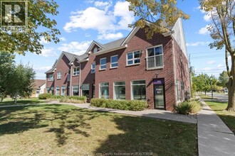 111 Sandwich St S in Amherstburg, ON - Building Photo - Building Photo