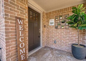 1623 Cherry Ridge Dr in Houston, TX - Building Photo