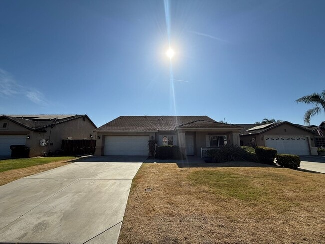 4703 Saguaro Ct in Bakersfield, CA - Building Photo - Building Photo