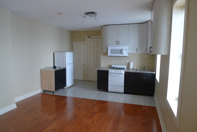 647 N 15th St, Unit 2