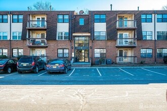 1512 Green Hollow Dr in Woodbridge Township, NJ - Building Photo - Building Photo