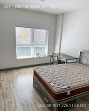 258C-258C Sunview St in Waterloo, ON - Building Photo - Building Photo
