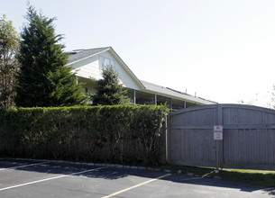 Amagansett Dunes in Amagansett, NY - Building Photo - Building Photo