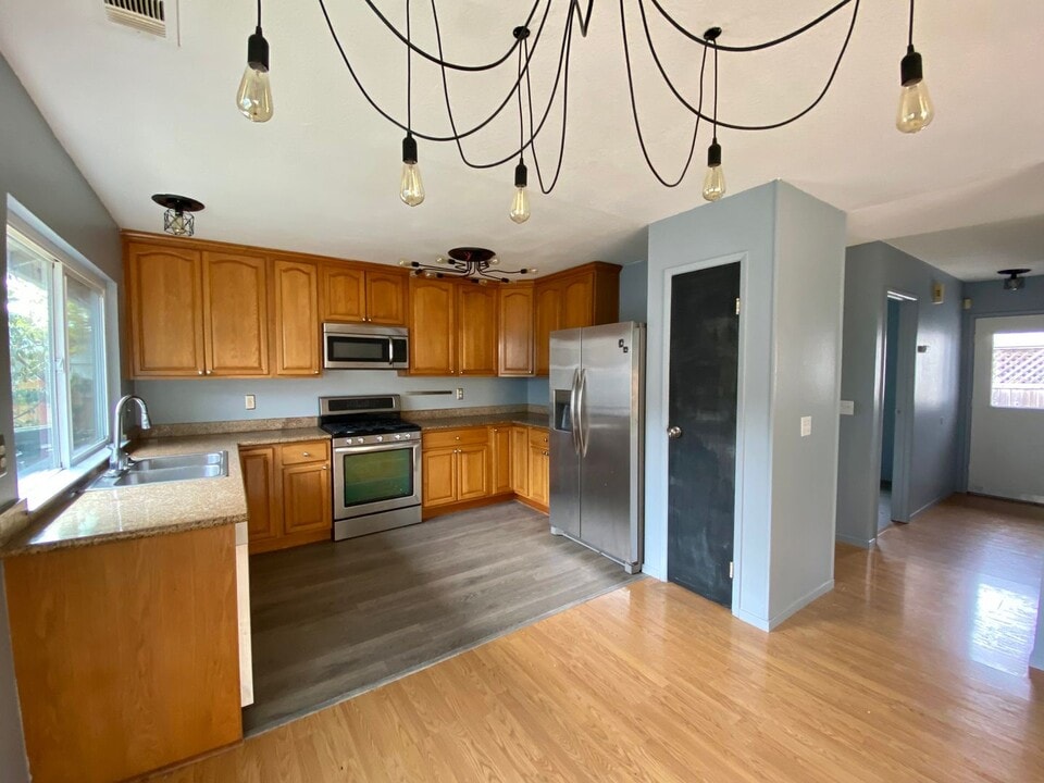 1014 Waterbrook Ct in Santa Rosa, CA - Building Photo