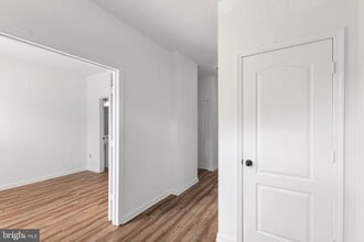 2372 Woodland Pond Ln in Herndon, VA - Building Photo - Building Photo