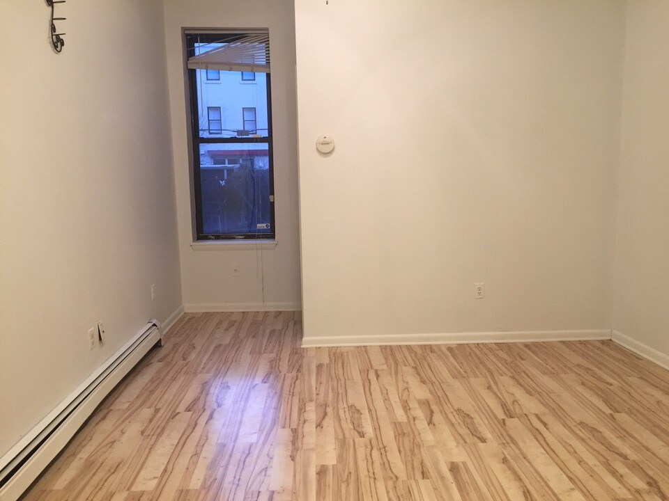 811 Park Ave in Hoboken, NJ - Building Photo