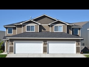 Airway Townhomes in Airway Heights, WA - Building Photo - Building Photo