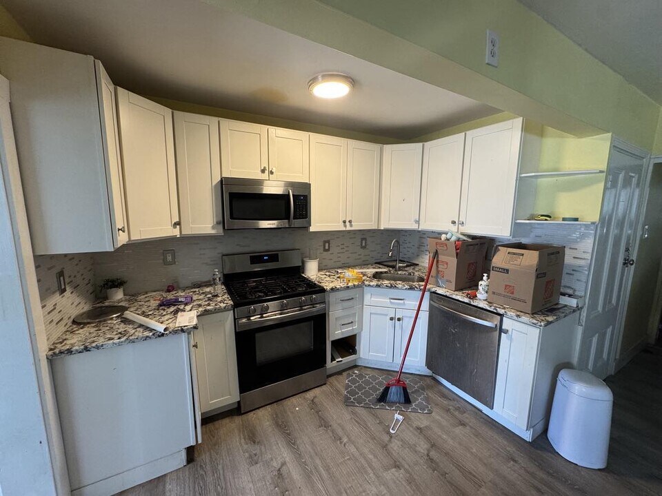 845 E 4th St, Unit 1 in Boston, MA - Building Photo