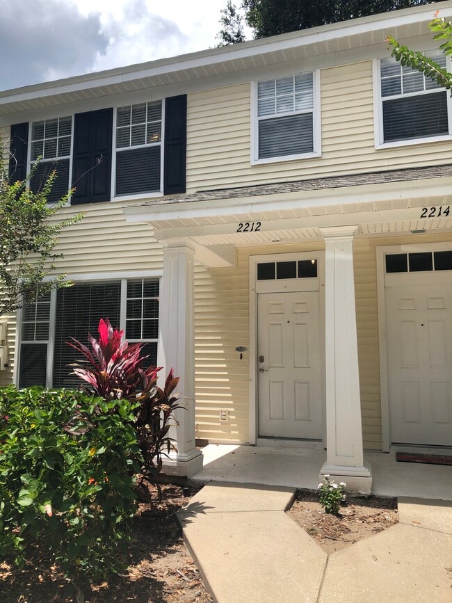 property at 2212 Golden Oak Ln