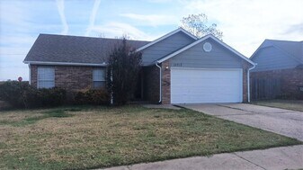 11713 N 112th E Ave in Collinsville, OK - Building Photo