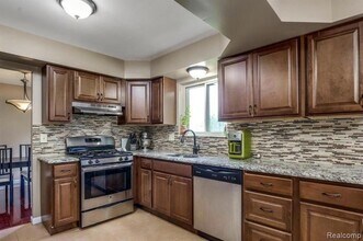 2508 Coral Dr in Troy, MI - Building Photo - Building Photo