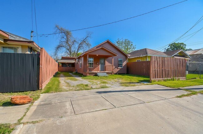 6631 Avenue S photo'