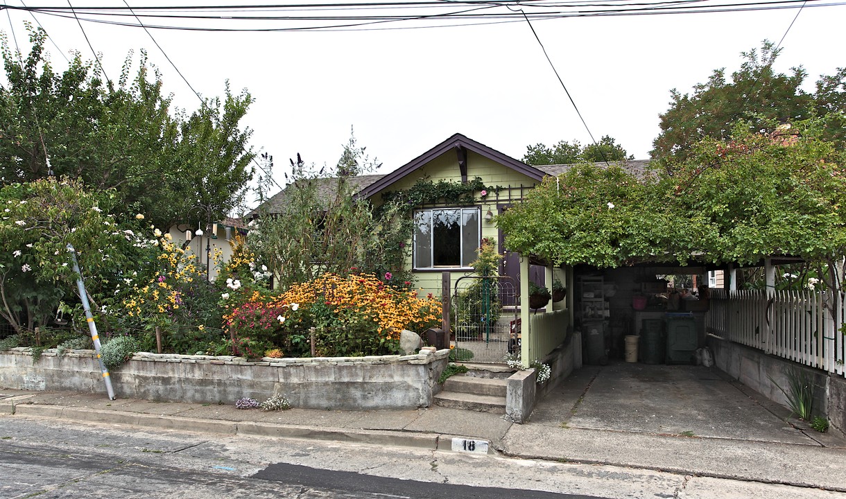 18 Sierra Ave in San Anselmo, CA - Building Photo