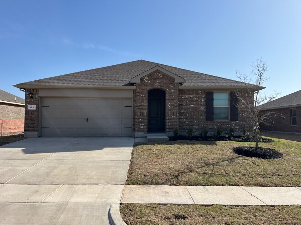 376 Wildrose Cir in Cleburne, TX - Building Photo