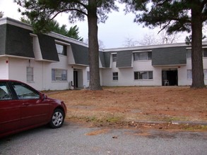 Autumn Court Apartments in Newport News, VA - Building Photo - Building Photo