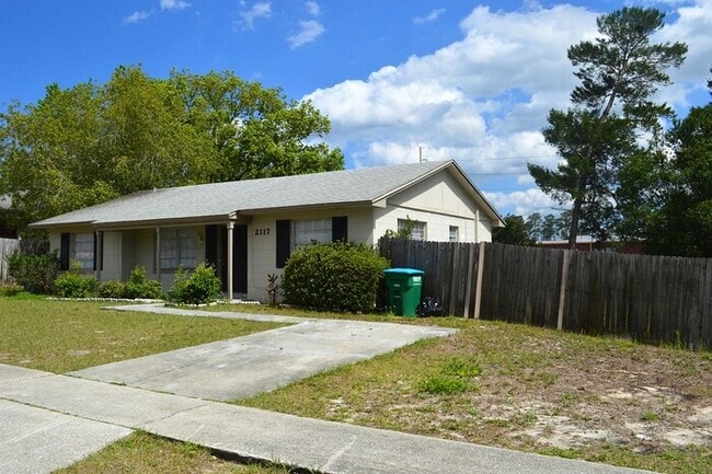 2317 E Dana Dr in Deltona, FL - Building Photo - Building Photo