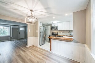 144 Sunrise Dr in Pottstown, PA - Building Photo