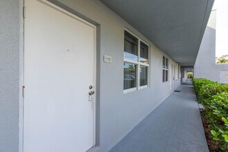 2565 S Ocean Blvd in Palm Beach, FL - Building Photo - Building Photo