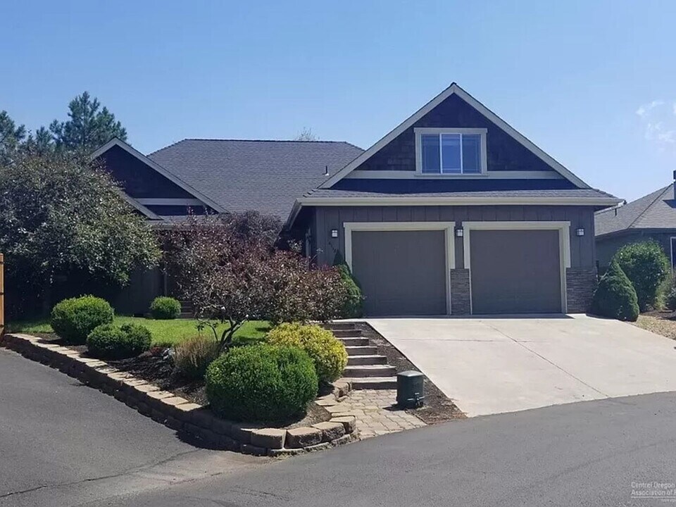 61186 Hilmer Creek Dr in Bend, OR - Building Photo