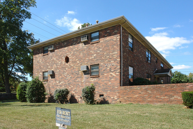 Spanish Trace Villa Apartments in Lexington, KY - Building Photo - Building Photo