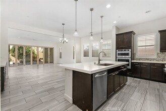 154 Pavilion Park in Irvine, CA - Foto de edificio - Building Photo