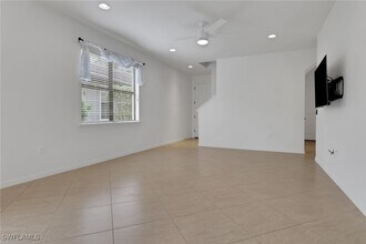 20281 Corkscrew Shores Blvd in Estero, FL - Foto de edificio - Building Photo