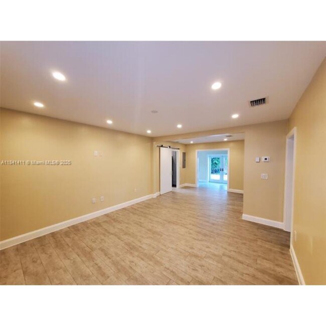 2375 SW 21st Ter in Miami, FL - Building Photo - Building Photo