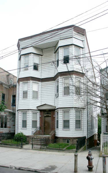 206 Sunnyside Ave in Brooklyn, NY - Building Photo