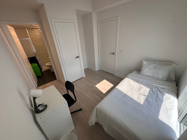 30 Tretti Wy in Toronto, ON - Building Photo - Building Photo