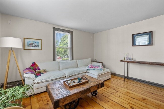 property at 9 Hodges Ct