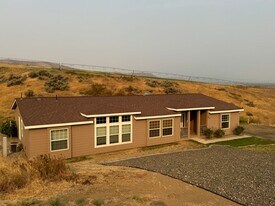 1591 Tozer Rd in Ellensburg, WA - Building Photo