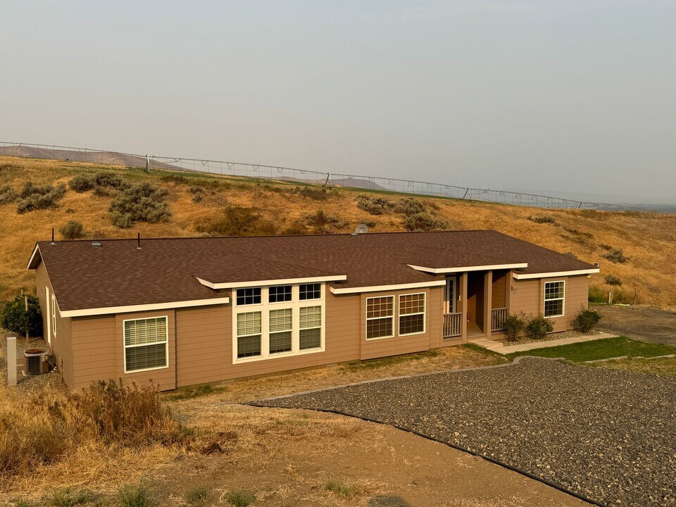 1591 Tozer Rd in Ellensburg, WA - Building Photo