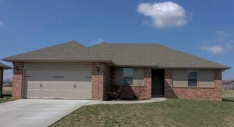 1023 S Tanner Ave in Springfield, MO - Building Photo