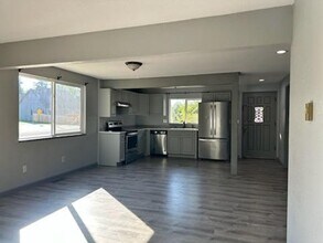 1494 Hillspring Rd in Bellingham, WA - Building Photo - Building Photo