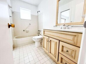 905 SW 3rd Ave in Boynton Beach, FL - Foto de edificio - Building Photo