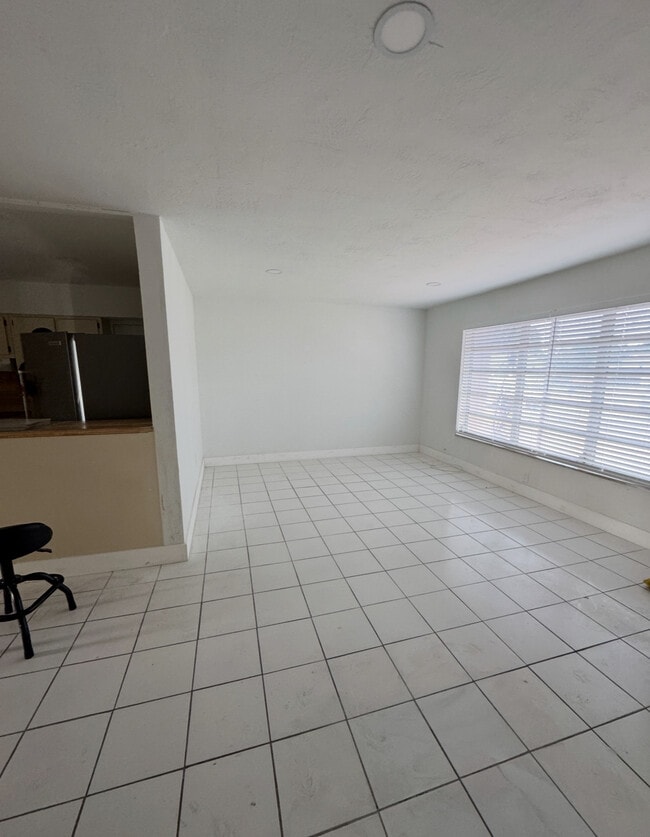 17320 NW 47th Ave in Miami Gardens, FL - Foto de edificio - Building Photo