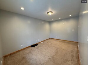 635 Valley St in Oakmont, PA - Foto de edificio - Building Photo