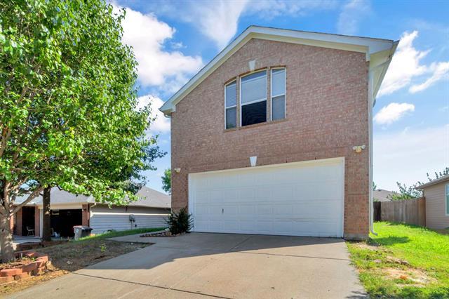 1946 Courtside Dr in Grand Prairie, TX - Building Photo - Building Photo
