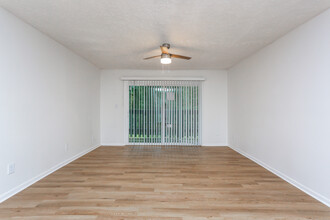 Canopy West Apartments in Atlanta, GA - Building Photo - Interior Photo