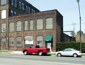 4059 St. Clair Ave in Cleveland, OH - Building Photo - Building Photo