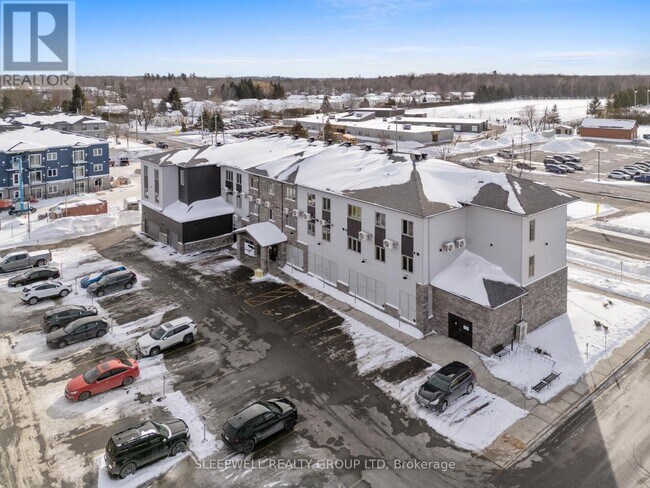 979 N Russell Rd in Russell, ON - Building Photo - Building Photo