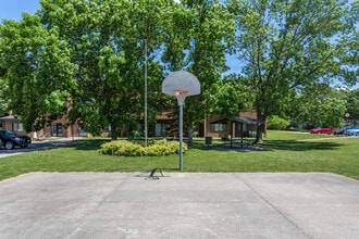 Grandview Square Apartments in Ames, IA - Building Photo - Building Photo