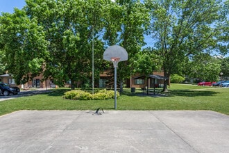 Grandview Square Apartments in Ames, IA - Foto de edificio - Building Photo