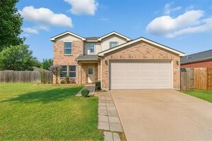 201 Dartmouth Dr in Forney, TX - Building Photo