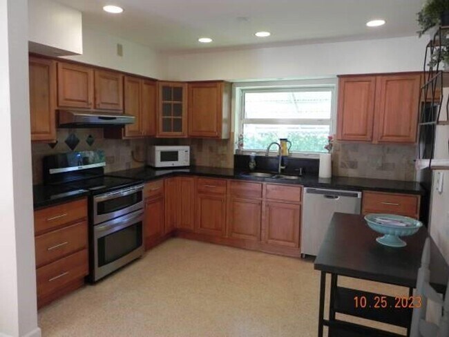 property at 819 N Highland Dr