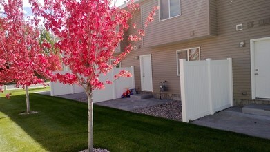 150-172 Saint Clair Rd in Idaho Falls, ID - Foto de edificio - Building Photo